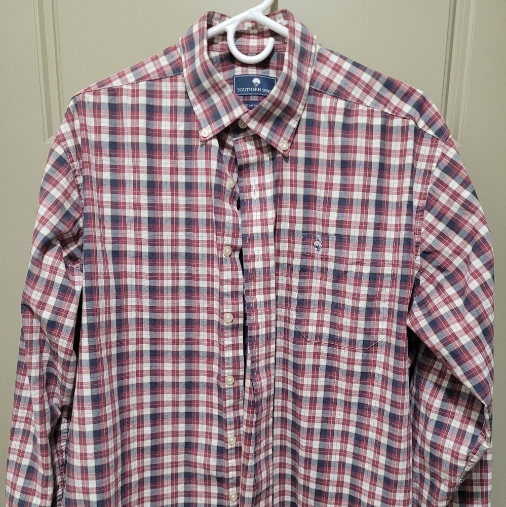 Southern Shirt Men's Button Down Shirt.